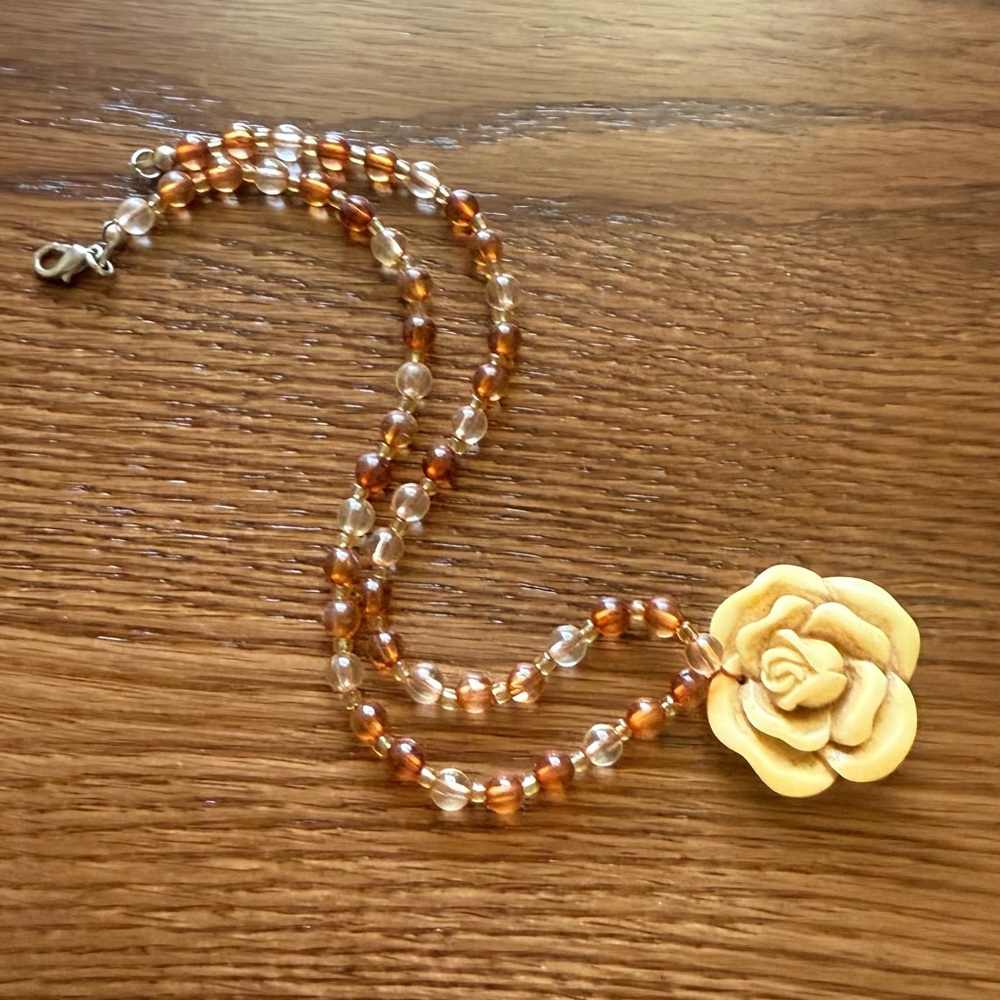 Vintage Art Deco Cream Bakelite Carved Rose Necklace